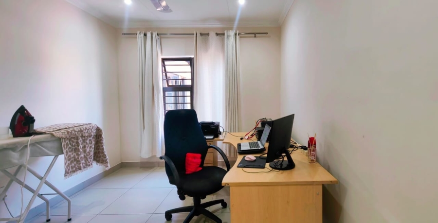 3 Bedroom Property for Sale in Van Der Hoff Park North West